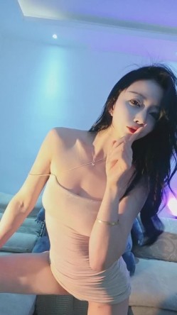 【高端奢华 ️顶级空姐】超美商务模特『小一一』极品女神重磅回归 又骚又御《此女只应天上有 人间谁配操一回》 截图4