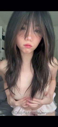 明星颜值混血女神【aryminh】露脸性爱，各种角度超投入吃鸡吧，被猛操时的小神态真绝了 截图8