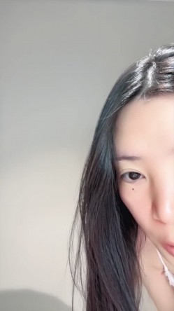 高颜值极品女神【裸舞婉儿】雪白尤物女神 一丝不挂全裸露脸热舞简直美到爆 疯狂抠逼~真想干她 截图3