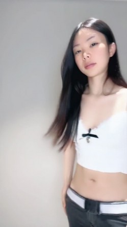 高颜值极品女神【裸舞婉儿】雪白尤物女神 一丝不挂全裸露脸热舞简直美到爆 疯狂抠逼~真想干她 截图13