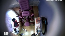 360情趣酒店偷拍妹子主动邀请男友在情趣椅上试试,男友傻乎乎的坐在下面说不会用 截图14