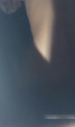 约炮漂亮女同事电影院偷情啪啪 去女厕所接着站炮爆操太刺激竟忘带套了 别样偷情做爱超刺激 高清完整版 截图9