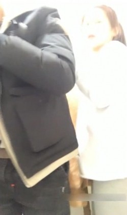 约炮漂亮女同事电影院偷情啪啪 去女厕所接着站炮爆操太刺激竟忘带套了 别样偷情做爱超刺激 高清完整版 截图12