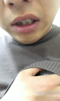 约炮漂亮女同事电影院偷情啪啪 去女厕所接着站炮爆操太刺激竟忘带套了 别样偷情做爱超刺激 高清完整版 截图16