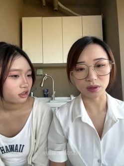 ️清纯主播【202509yoyo】表姐带着表妹下海直播、在线教口活、练习做爱姿势 截图2