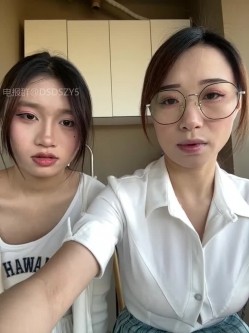 ️清纯主播【202509yoyo】表姐带着表妹下海直播、在线教口活、练习做爱姿势 截图5