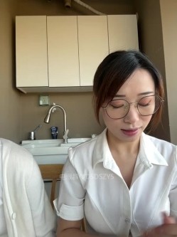 ️清纯主播【202509yoyo】表姐带着表妹下海直播、在线教口活、练习做爱姿势 截图6