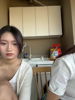 ️清纯主播【202509yoyo】表姐带着表妹下海直播、在线教口活、练习做爱姿势 截图10
