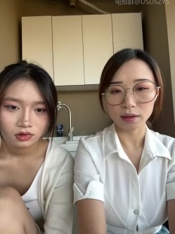 ️清纯主播【202509yoyo】表姐带着表妹下海直播、在线教口活、练习做爱姿势 截图11