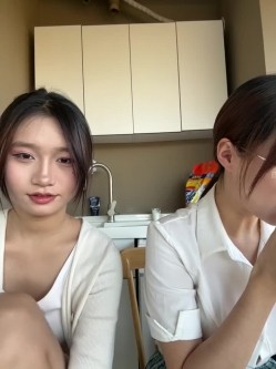 ️清纯主播【202509yoyo】表姐带着表妹下海直播、在线教口活、练习做爱姿势 截图12