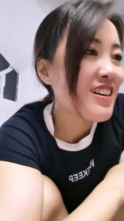 淫荡少妇人妻，20小时【放肆的水娃】，无论是外出游玩买菜，还是开车做饭休息，真空跳蛋不离身随时喷，吃饭也能喷水 截图16