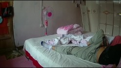 家庭摄像头破解偷拍，恩爱夫妻日常真实性生活，骚妻主动掏老公肉棒，如愿以偿脱光开肏，无套内射，事后很开心 截图9