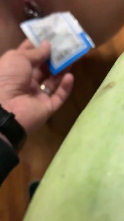 《字母圈顶级大神 ️极限调教阴环骚母狗》震撼全网露脸反差婊体验各种虐阴虐肛，玩法花样多，吃屎喝尿啪啪生殖器各种操作 截图3