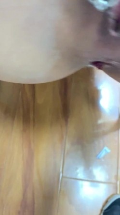 《字母圈顶级大神 ️极限调教阴环骚母狗》震撼全网露脸反差婊体验各种虐阴虐肛，玩法花样多，吃屎喝尿啪啪生殖器各种操作 截图9