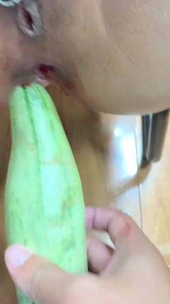 《字母圈顶级大神 ️极限调教阴环骚母狗》震撼全网露脸反差婊体验各种虐阴虐肛，玩法花样多，吃屎喝尿啪啪生殖器各种操作 截图12