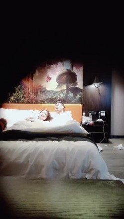 新秀首场演出质量很不错的风情少妇就是角度怪怪的 截图8