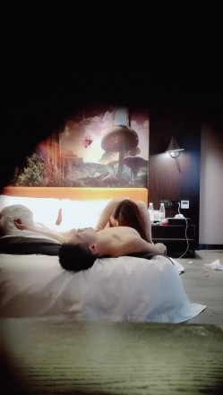 新秀首场演出质量很不错的风情少妇就是角度怪怪的 截图10
