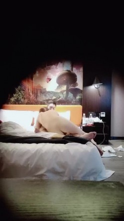 新秀首场演出质量很不错的风情少妇就是角度怪怪的 截图13