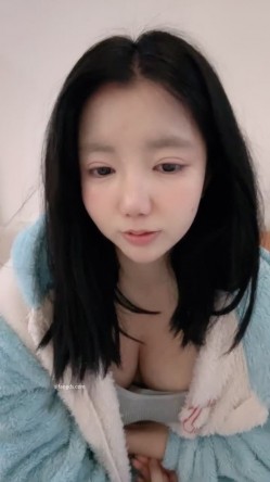 【你的鱼宝】G奶大学生，甜美可爱型，家中无人偷偷自慰，毛茸茸的粉穴被玩得惨不忍睹 截图12
