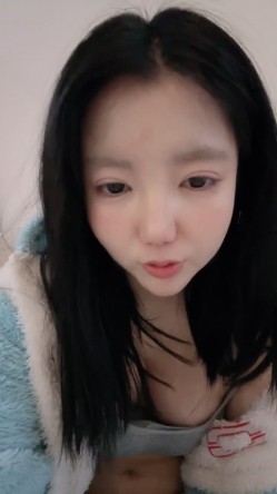 【你的鱼宝】G奶大学生，甜美可爱型，家中无人偷偷自慰，毛茸茸的粉穴被玩得惨不忍睹 截图16