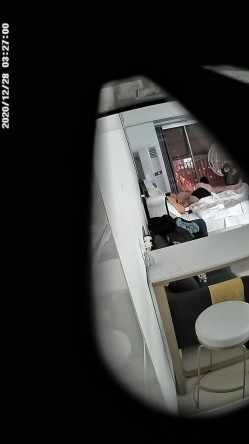 连锁酒店偷拍年轻情侣开房打炮 年轻人真会玩 女仆装 流鼻血走一波 男朋友好多天没干了 第一炮很快就缴枪 还有第二炮 截图2