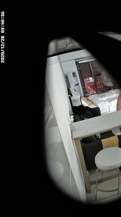 连锁酒店偷拍年轻情侣开房打炮 年轻人真会玩 女仆装 流鼻血走一波 男朋友好多天没干了 第一炮很快就缴枪 还有第二炮 截图4