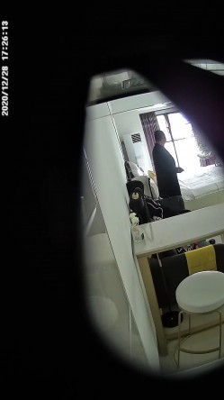 连锁酒店偷拍年轻情侣开房打炮 年轻人真会玩 女仆装 流鼻血走一波 男朋友好多天没干了 第一炮很快就缴枪 还有第二炮 截图5