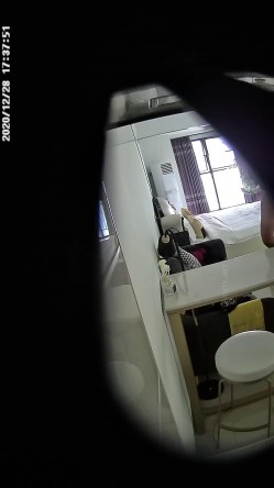 连锁酒店偷拍年轻情侣开房打炮 年轻人真会玩 女仆装 流鼻血走一波 男朋友好多天没干了 第一炮很快就缴枪 还有第二炮 截图6