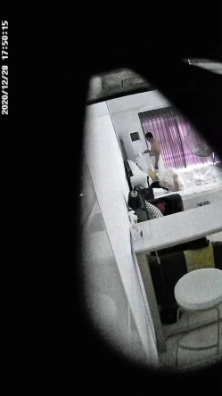 连锁酒店偷拍年轻情侣开房打炮 年轻人真会玩 女仆装 流鼻血走一波 男朋友好多天没干了 第一炮很快就缴枪 还有第二炮 截图7