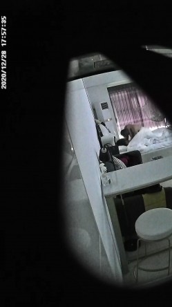 连锁酒店偷拍年轻情侣开房打炮 年轻人真会玩 女仆装 流鼻血走一波 男朋友好多天没干了 第一炮很快就缴枪 还有第二炮 截图8