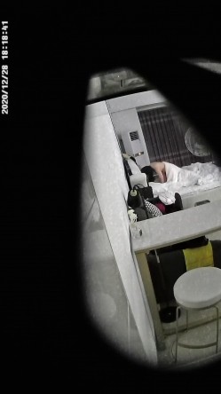 连锁酒店偷拍年轻情侣开房打炮 年轻人真会玩 女仆装 流鼻血走一波 男朋友好多天没干了 第一炮很快就缴枪 还有第二炮 截图10