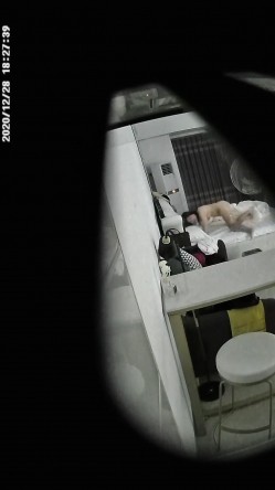连锁酒店偷拍年轻情侣开房打炮 年轻人真会玩 女仆装 流鼻血走一波 男朋友好多天没干了 第一炮很快就缴枪 还有第二炮 截图12