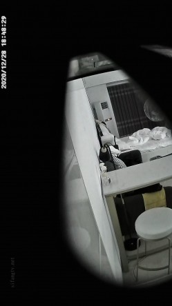 连锁酒店偷拍年轻情侣开房打炮 年轻人真会玩 女仆装 流鼻血走一波 男朋友好多天没干了 第一炮很快就缴枪 还有第二炮 截图14