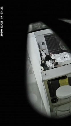 连锁酒店偷拍年轻情侣开房打炮 年轻人真会玩 女仆装 流鼻血走一波 男朋友好多天没干了 第一炮很快就缴枪 还有第二炮 截图16
