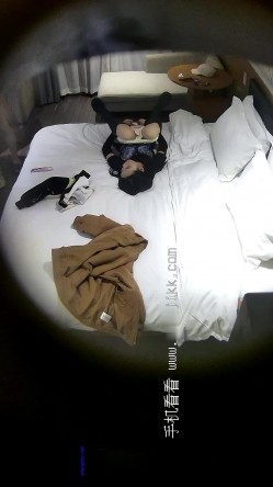 酒店高清偷拍 ️既淫荡又炸裂的女仆装小情侣自制小电影要给男友爆菊 截图2