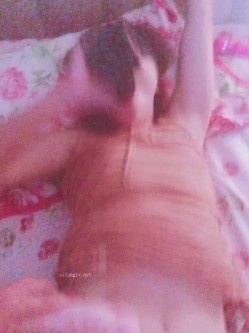 对话粗口淫荡，鬼哭神嚎尖叫不停，很能叫的淫荡母狗肥臀眼镜御姐YH2168私拍，绿帽癖男友找坚挺变态男3P爆肏 截图15
