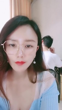 青岛淫妇第一人，【余君赴山海】，超骚御姐~!办公室 户外 车上跳蛋~漏水，玩得就是心跳和刺激 截图6