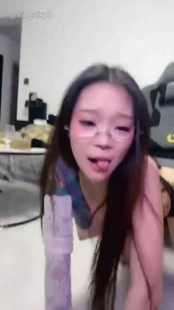 【喜欢吃棒棒】骚气女大生 巨乳肥臀 还带有纹身 道具 无套啪啪狂干 主动吃鸡 骑乘后入 狂撸中 截图6