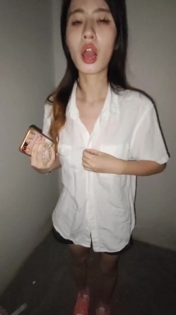 泄密流出极品反差婊抖音网红【诺崽超甜甜甜】与男友大尺度性爱自拍 截图5