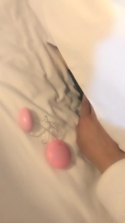 核弹！极品骚娘们【冷艳小妈】道具自慰~骚的很！西装黑丝，知性丽人，赞 截图1