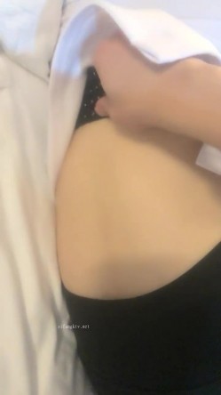 核弹！极品骚娘们【冷艳小妈】道具自慰~骚的很！西装黑丝，知性丽人，赞 截图3