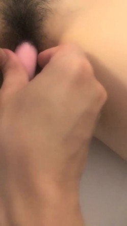 核弹！极品骚娘们【冷艳小妈】道具自慰~骚的很！西装黑丝，知性丽人，赞 截图15