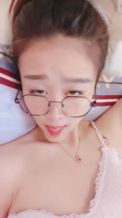 场不景气 私教英语下海 小语儿 不是冰冻的 是刚捞起来的 所以咱家鲍鱼特别新鲜 还是处女 全网数一数二的美洞！ 截图4