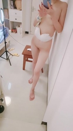 场不景气 私教英语下海 小语儿 不是冰冻的 是刚捞起来的 所以咱家鲍鱼特别新鲜 还是处女 全网数一数二的美洞！ 截图10
