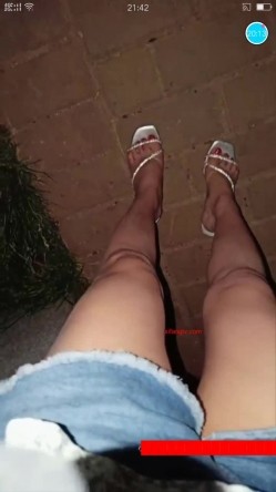 最近很牛逼的母女搭档苍老湿湿晚上公园搭讪个乘凉性欲很强的农民工小伙户外搞完蚊子多再到公厕里搞 截图4