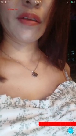 最近很牛逼的母女搭档苍老湿湿晚上公园搭讪个乘凉性欲很强的农民工小伙户外搞完蚊子多再到公厕里搞 截图12