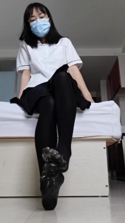 重金自购~小琪琪文文,听说黑丝跟精液是绝配哦~也不知道是谁把精液射皮鞋里啦，还想射你BB里呢，狼友们想不想！ 截图8