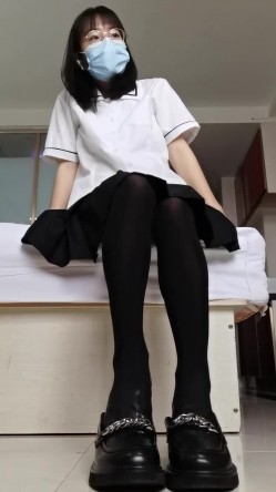 重金自购~小琪琪文文,听说黑丝跟精液是绝配哦~也不知道是谁把精液射皮鞋里啦，还想射你BB里呢，狼友们想不想！ 截图9