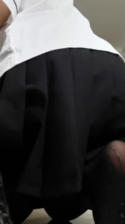 重金自购~小琪琪文文,听说黑丝跟精液是绝配哦~也不知道是谁把精液射皮鞋里啦，还想射你BB里呢，狼友们想不想！ 截图14