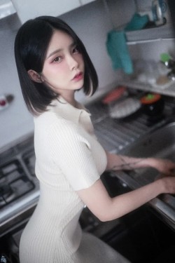 极品 网红女神 超顶LPL前职业选手WE大舅子前妻 Yuka 韩系大尺度私拍 跳蛋控制玩物 粉乳女神淫靡失禁 想入非非 截图1